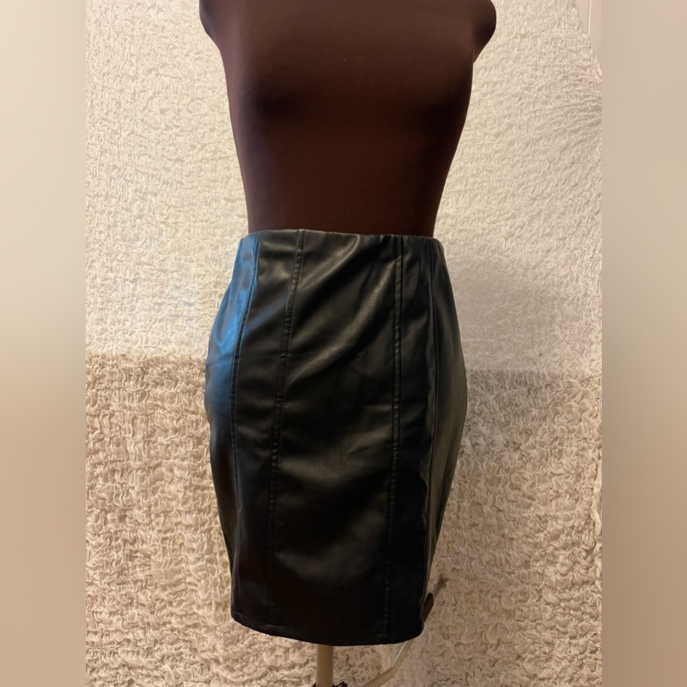 Haute Monde faux leather skirt